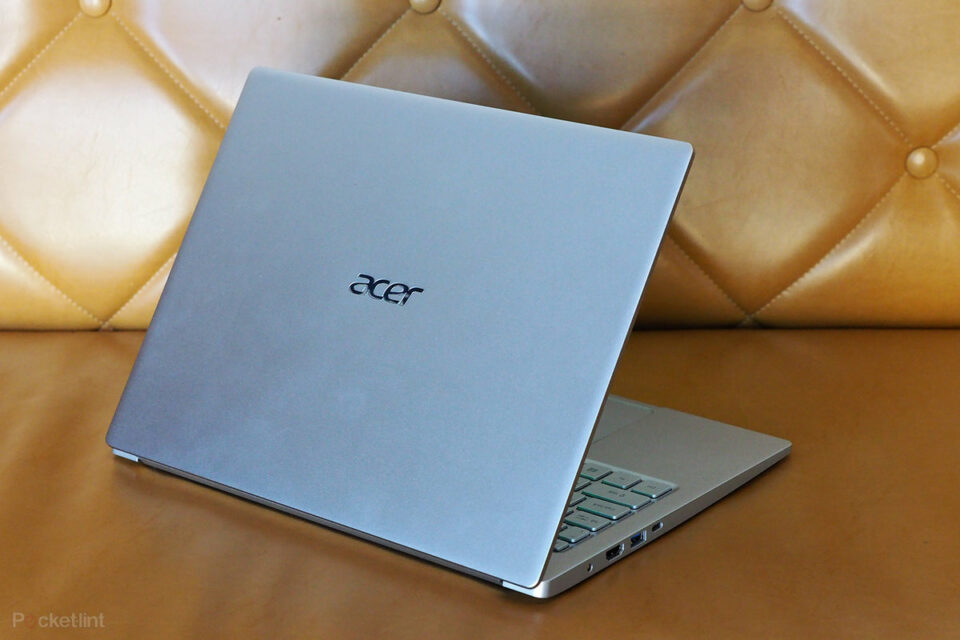 Menggunakan-Laptop-Acer