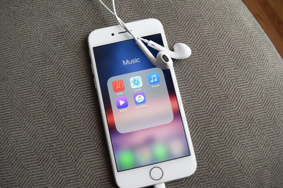 Kelebihan-Mengunduh-Lagu-di-iPhone cara download lagu di iphone
